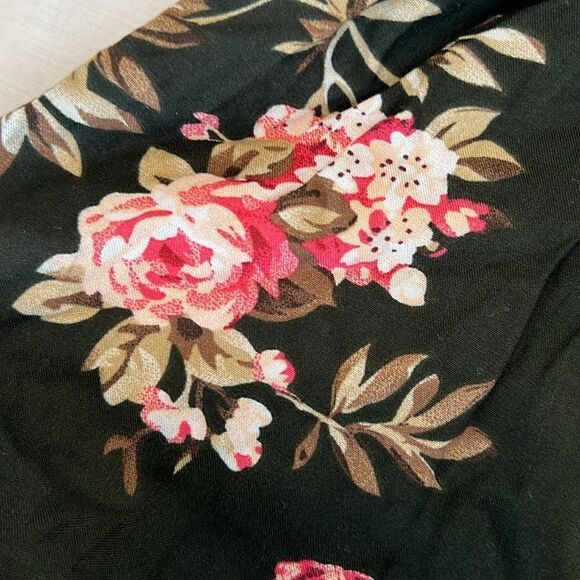 NWT Ambiance sizeM 3/4 sleeve black/red/pink flowered elastic waist short romper - Picture 9 of 11